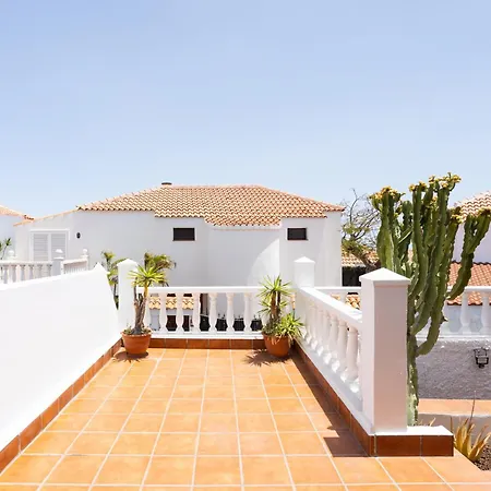 Semesterbostad Home2book Comfort Getaway Terrace & Bbq, Radazul