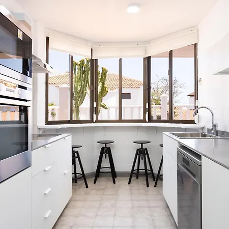 Home2book Comfort Getaway Terrace & Bbq, Holiday home *