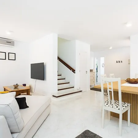 Feriehus Home2book Comfort Getaway Terrace & Bbq, Radazul